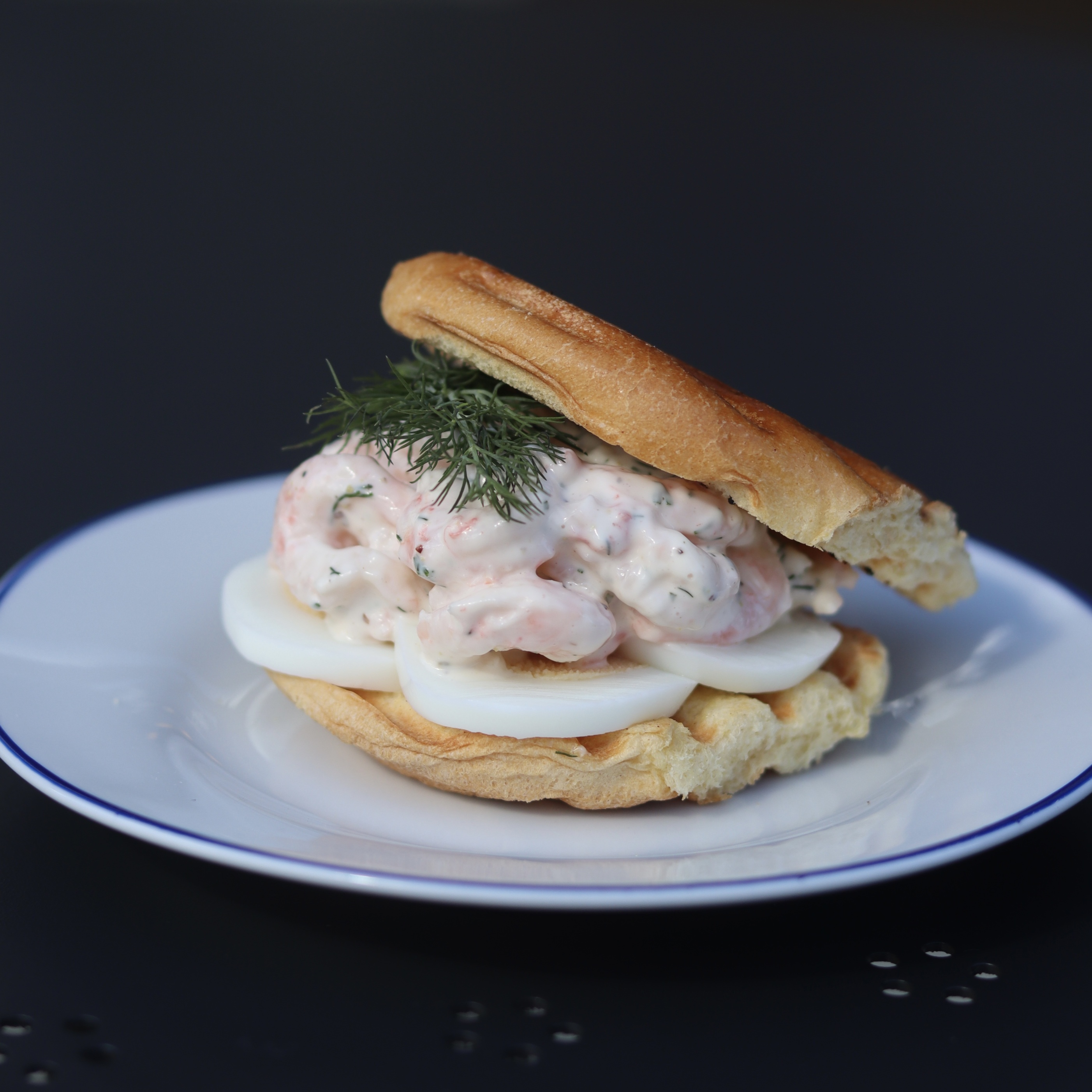 Brioche bun & skagen