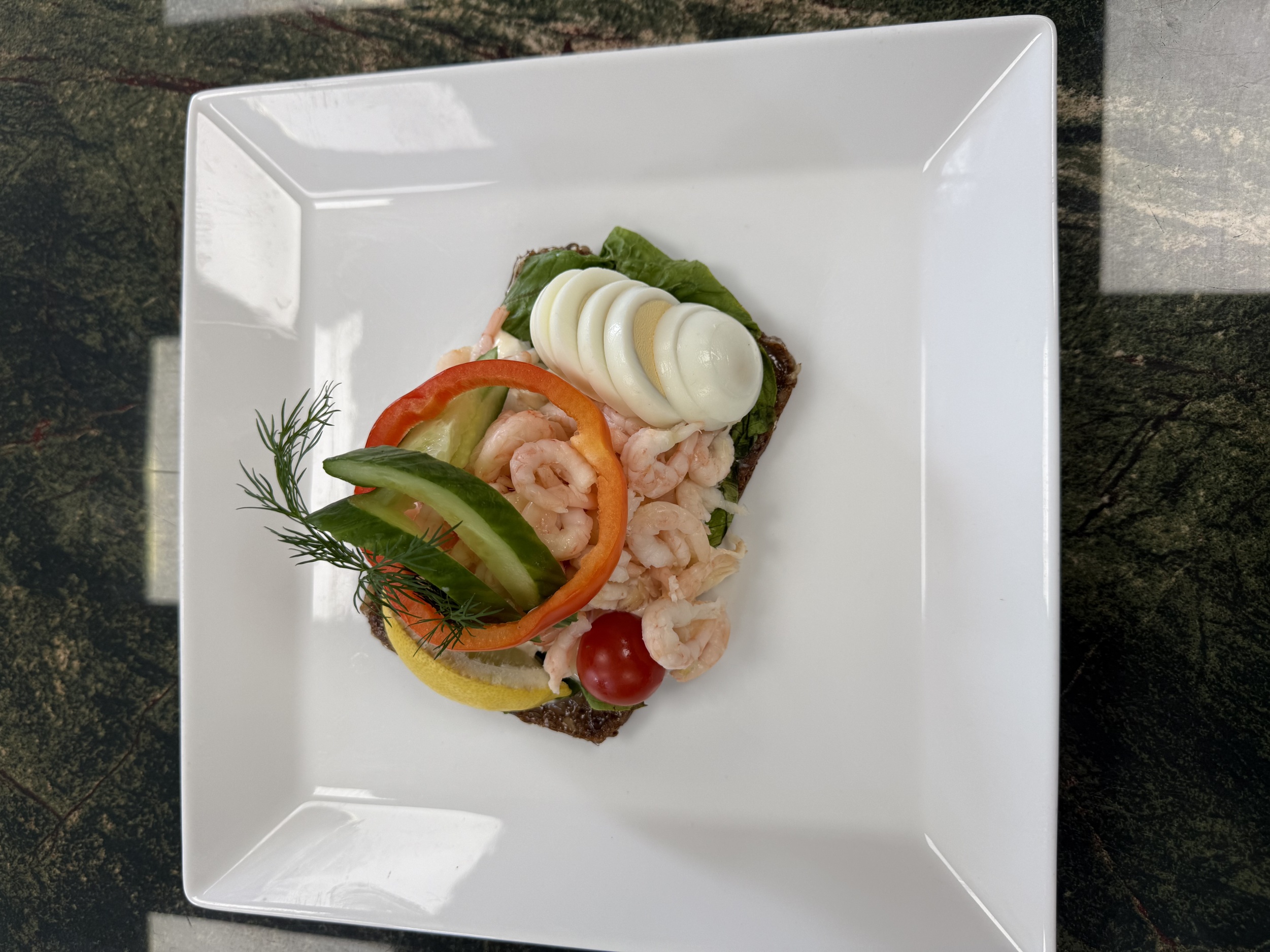 Räksmörgås - Shrimps On Rye Bread