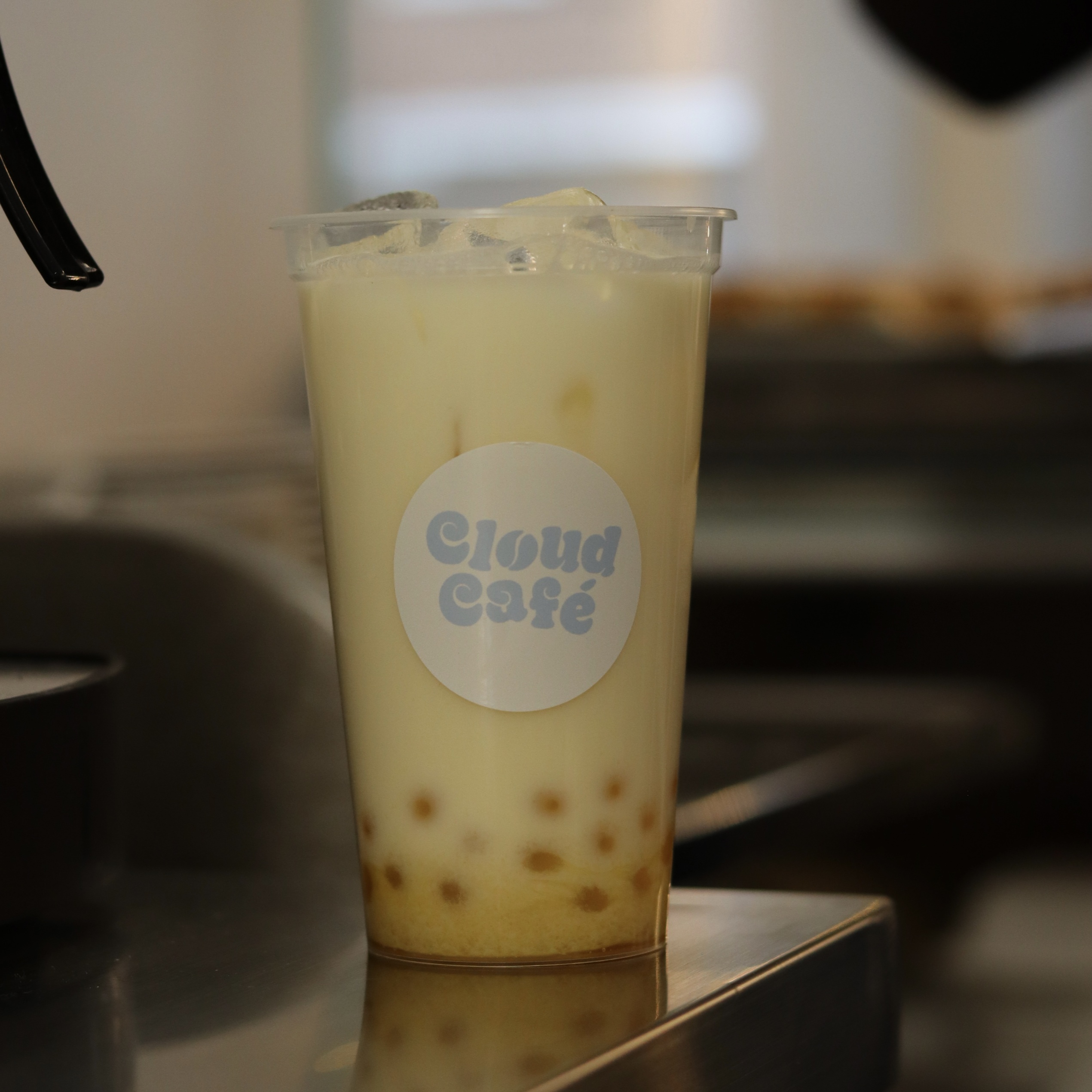 Mango milk med popping boba  