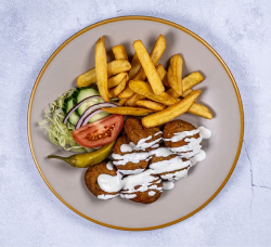 Falafeltallrik med Pommes